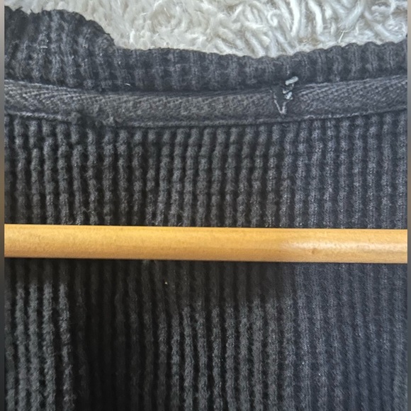 Crop top black -over sized - gently worn- no tag- medium - Picture 4 of 5